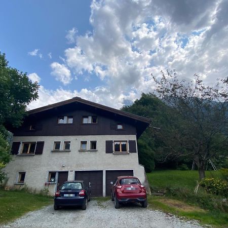 Appartement mansardé dans maison avec jardin en bord de piste, vue montagne Les Houches Esterno foto
