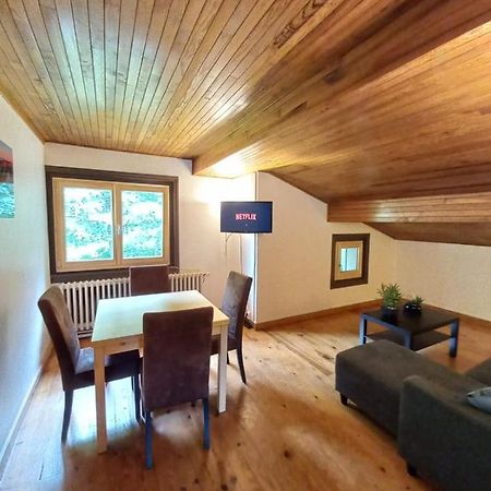 Appartement mansardé dans maison avec jardin en bord de piste, vue montagne Les Houches Esterno foto