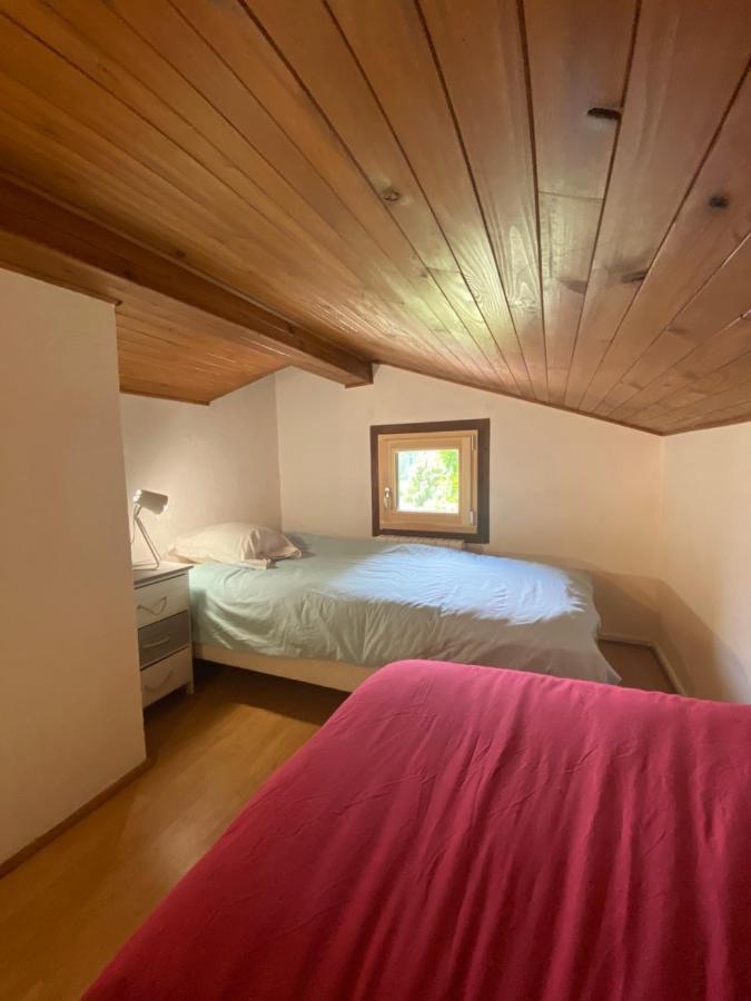 Appartement mansardé dans maison avec jardin en bord de piste, vue montagne Les Houches Esterno foto