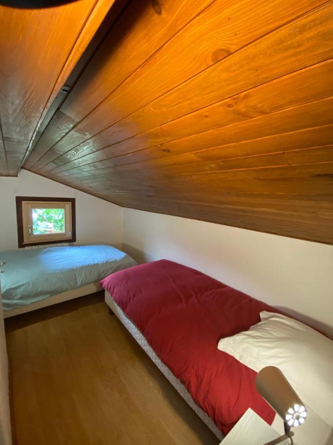 Appartement mansardé dans maison avec jardin en bord de piste, vue montagne Les Houches Esterno foto
