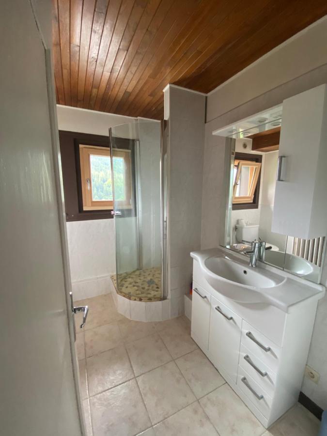 Appartement mansardé dans maison avec jardin en bord de piste, vue montagne Les Houches Esterno foto