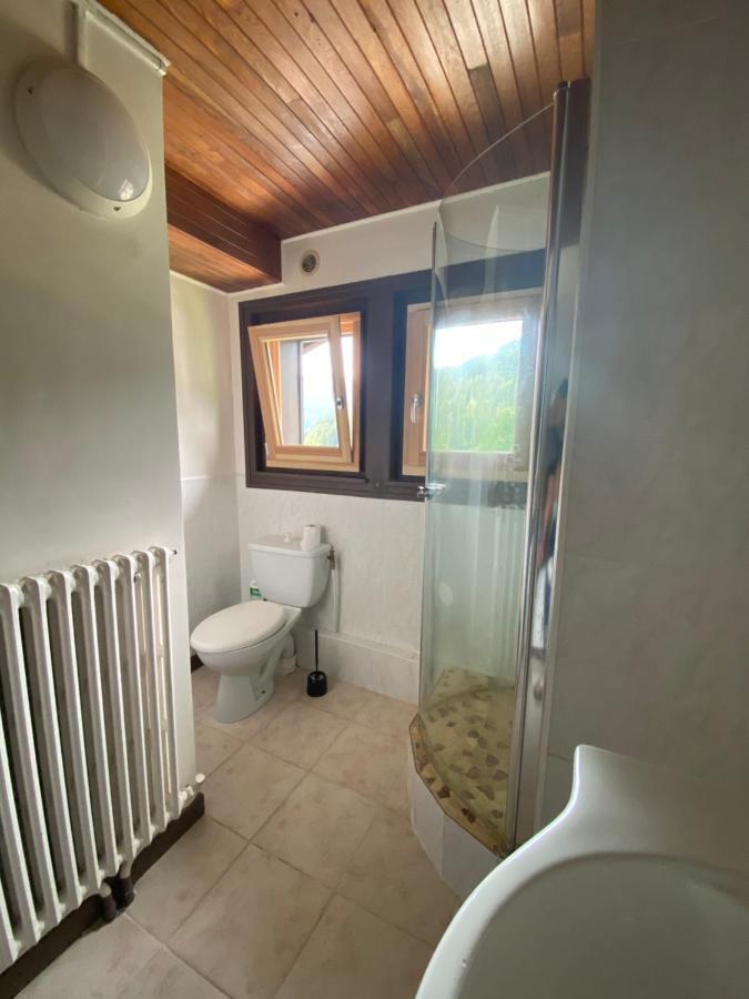 Appartement mansardé dans maison avec jardin en bord de piste, vue montagne Les Houches Esterno foto
