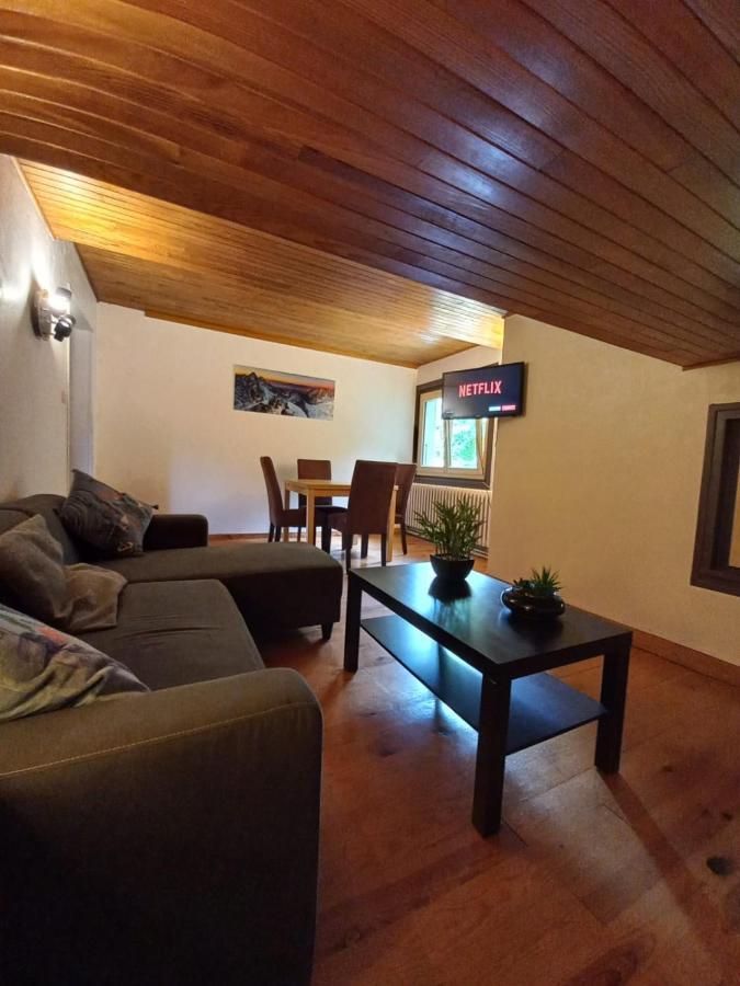 Appartement mansardé dans maison avec jardin en bord de piste, vue montagne Les Houches Esterno foto