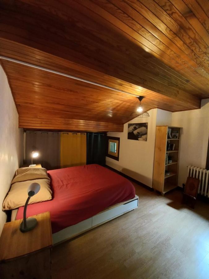 Appartement mansardé dans maison avec jardin en bord de piste, vue montagne Les Houches Esterno foto